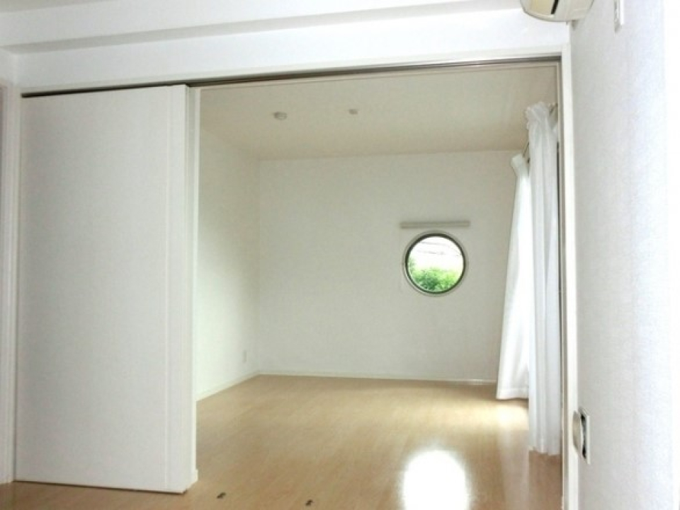 窓から緑が見えますね