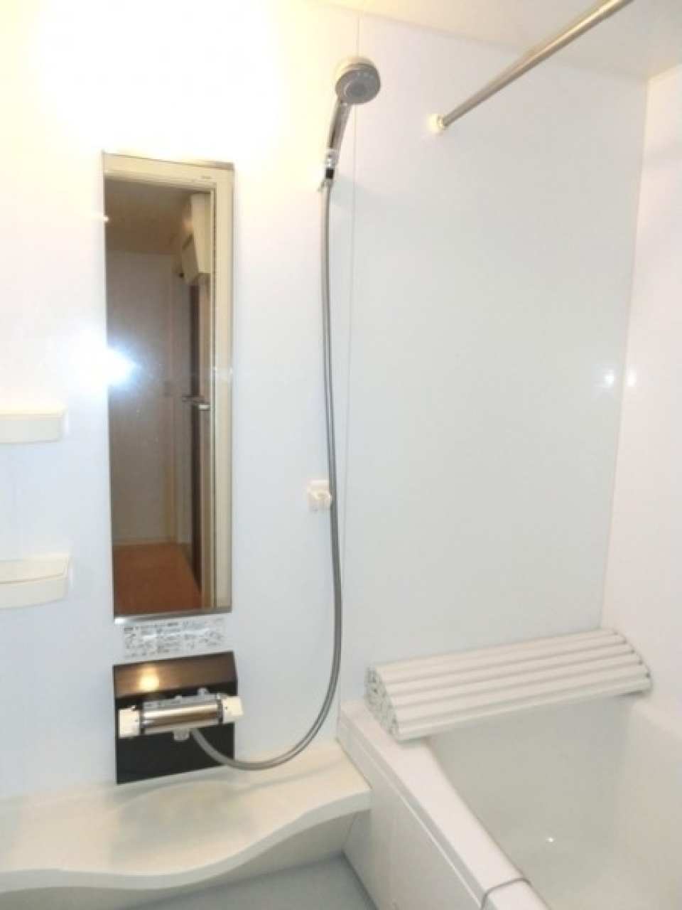 浴室乾燥機能付きのバスルーム