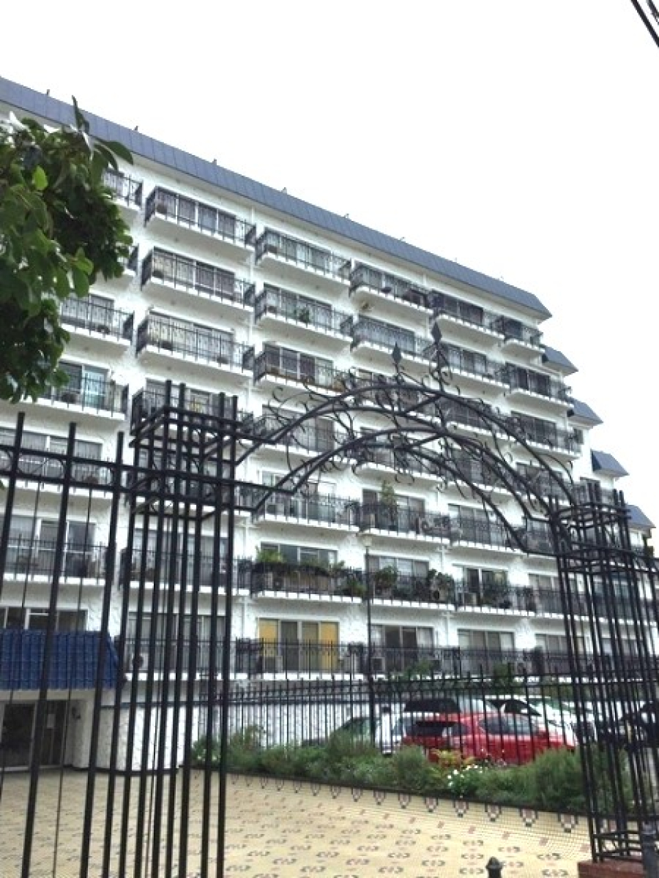 こういう贅沢な外観のマンション中々今だと建たないですよね