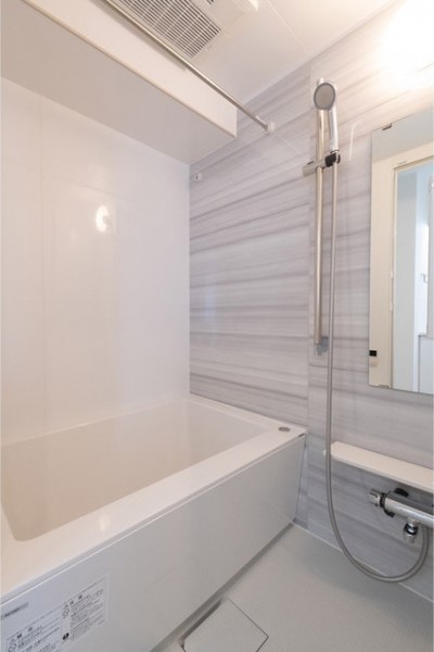 浴室乾燥機能付きのバスルーム