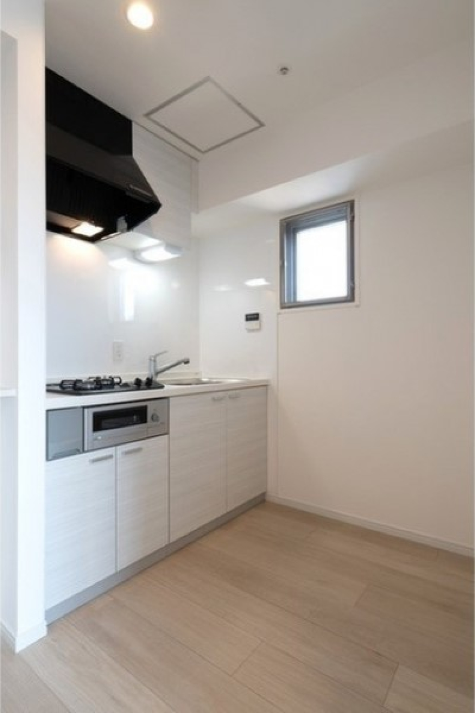 コンパクトながら機能的なシステムキッチン