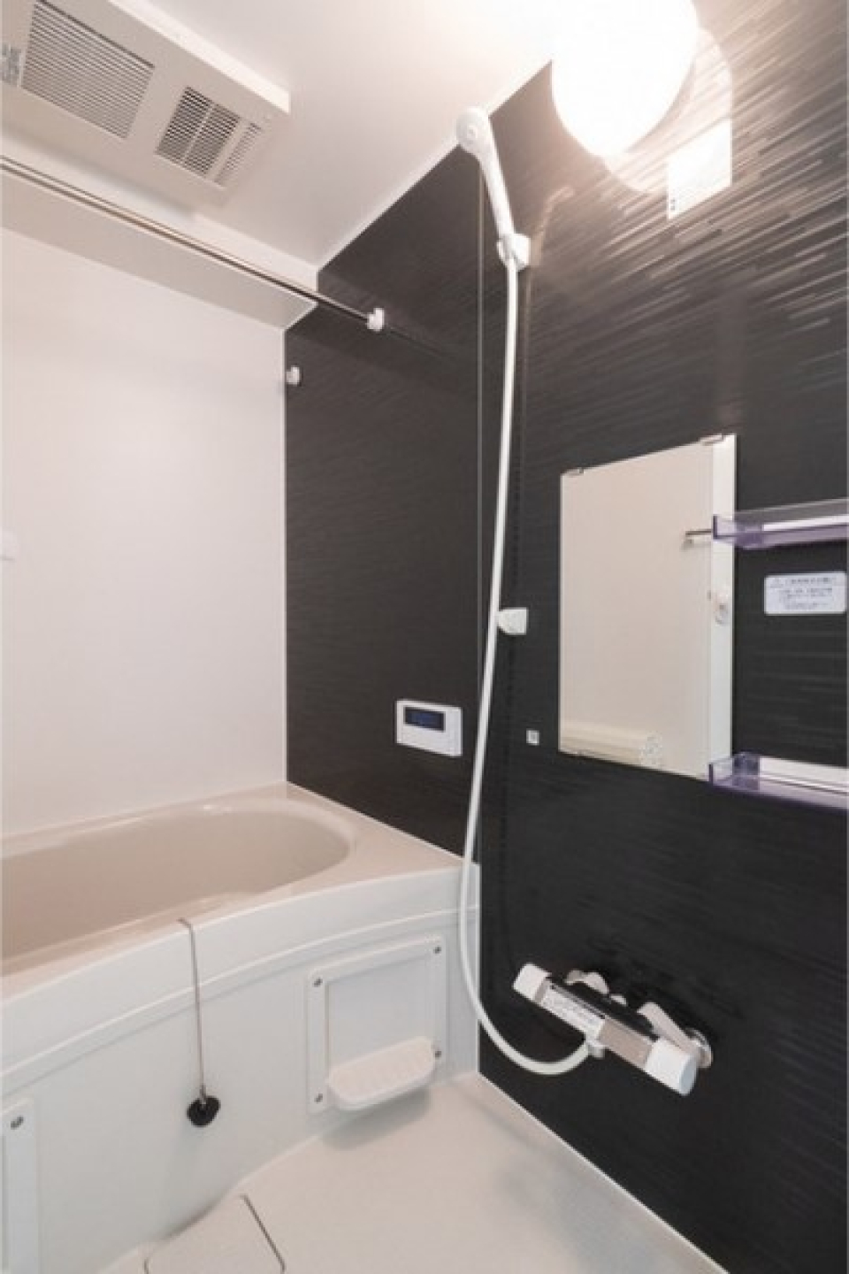 浴室乾燥機能付きのバスルーム