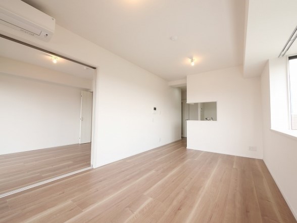 実質2LDKのように暮らせるお部屋です