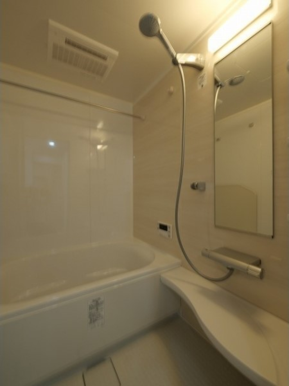 浴室乾燥機能付きのバスルーム