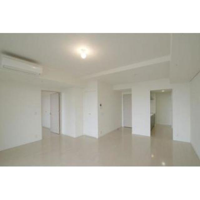 １６．１帖と７．５帖のお部屋になります。※写真は同タイプ住戸です。