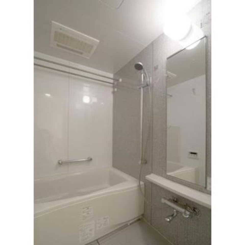 浴室もシンプルでいいですよね!※写真は同タイプ住戸です。