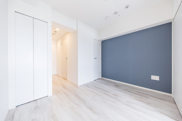 ブルーのアクセントウォールが素敵ですね‼※写真は同タイプ住戸です。