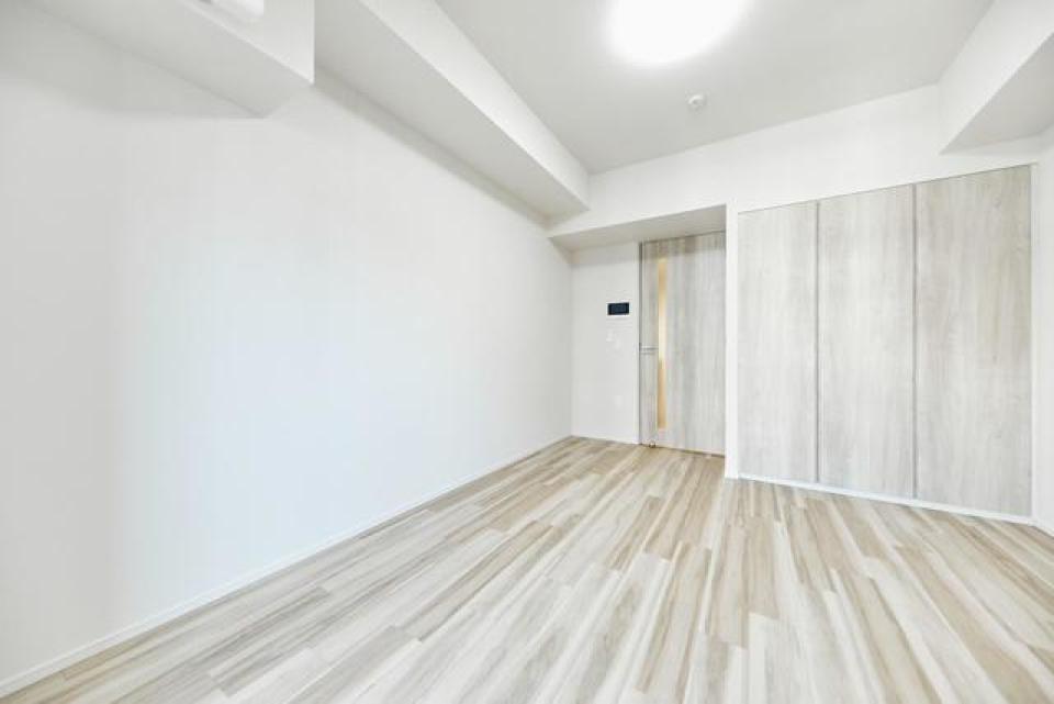 建具とフロアのデザインに統一感がありますね！※写真は同タイプ住戸です。