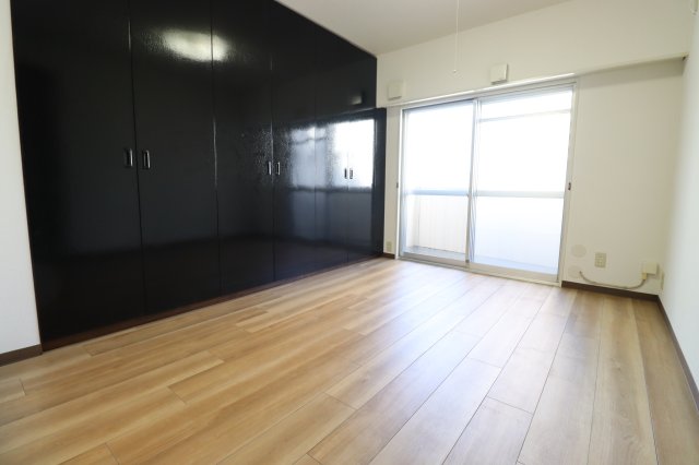 洋室は２つあります。５．６帖と５．０帖の洋室です。