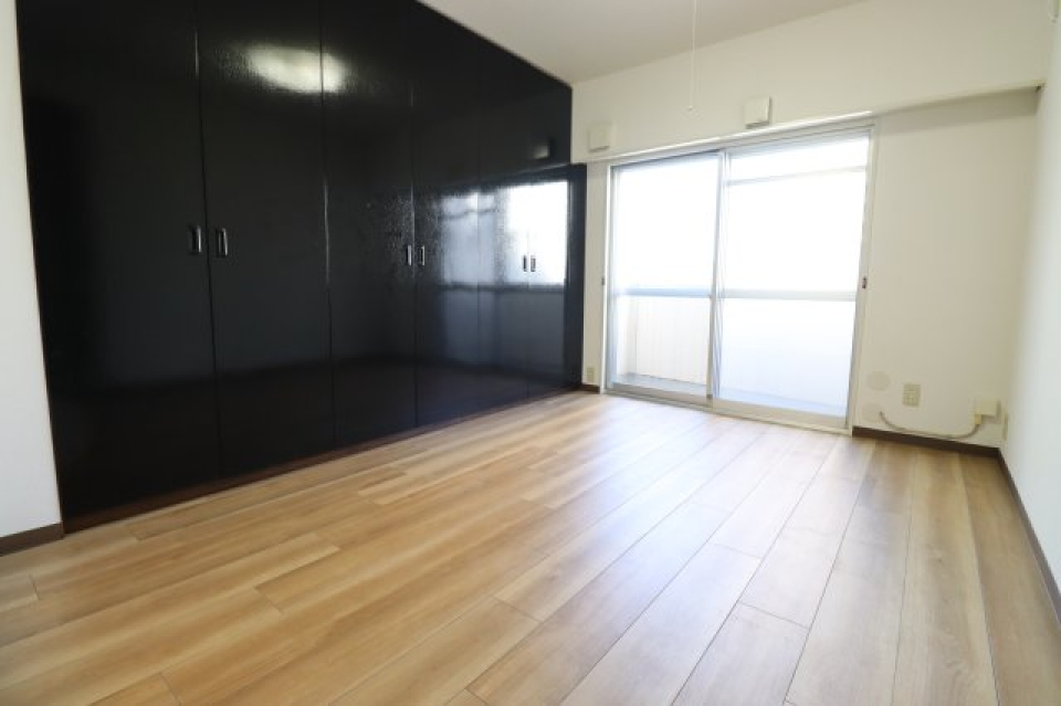 洋室は２つあります。５．６帖と５．０帖の洋室です。