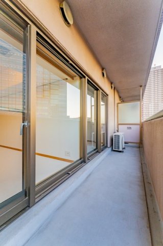 バルコニーの様子。※写真は同タイプ住戸です。