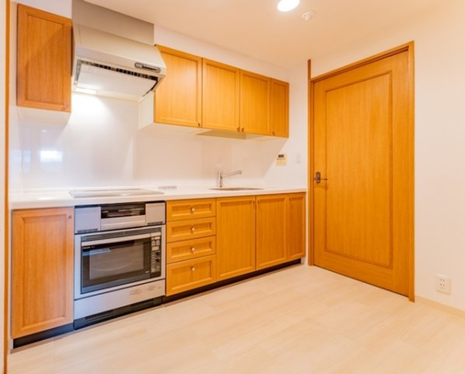 3口のガスコンロが導入されたキッチン。※写真は同タイプ住戸です。