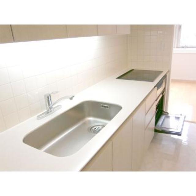 キッチンは安心安全のIH！作業スペースも広いので、お料理効率も上がりそうです！
※写真は同タイプ住戸です。