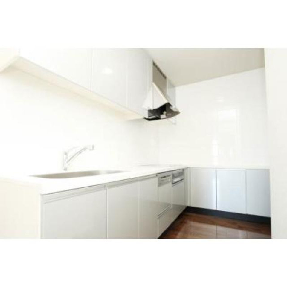 L字型の3口IHが導入されたキッチンです。※写真は同タイプ住戸です。