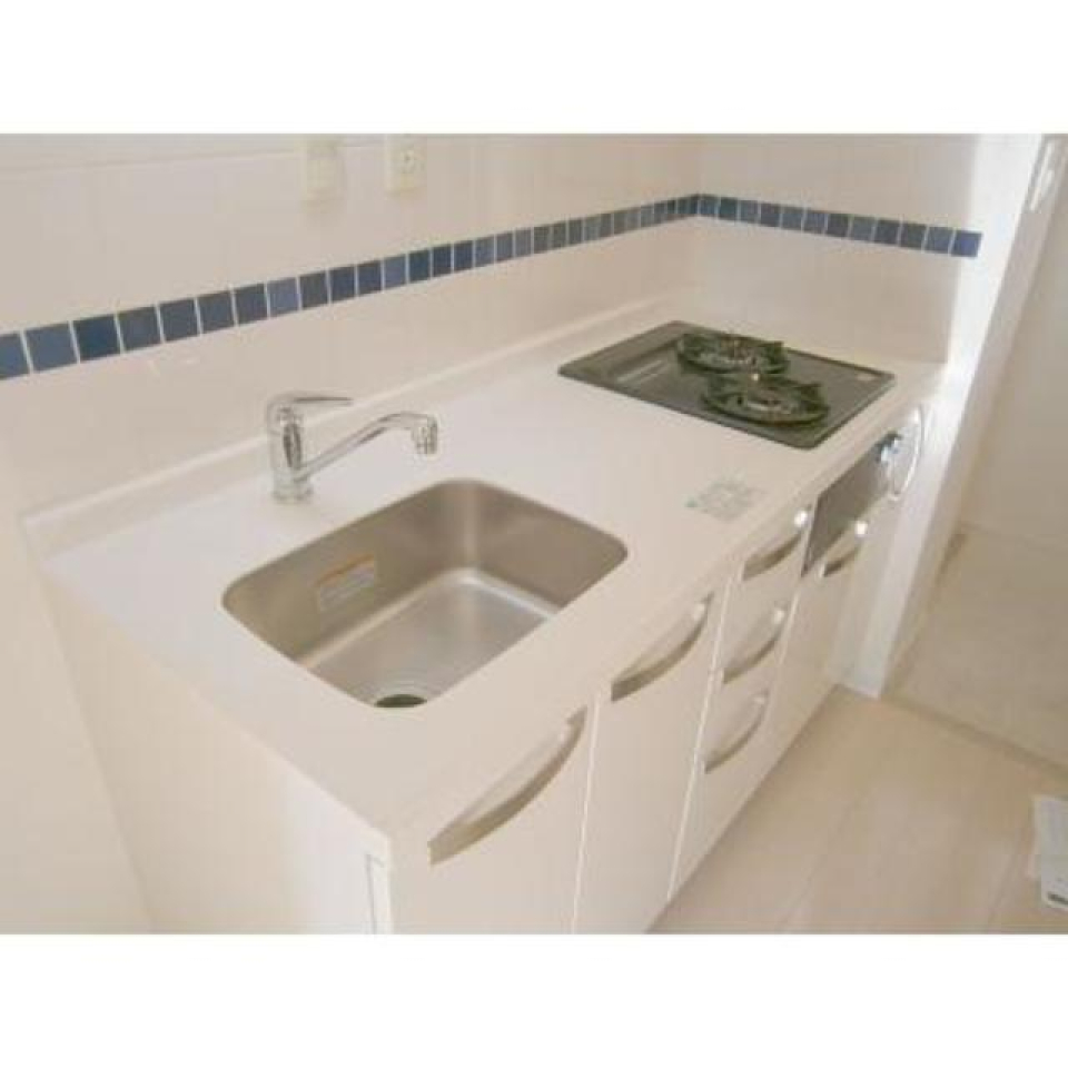 キッチンのタイルが可愛いですね。※写真は同タイプ住戸です。