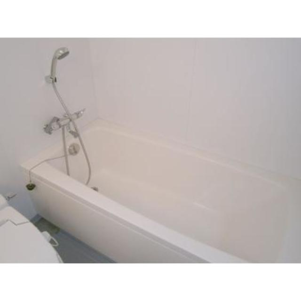 シンプルな浴室です。※写真は同タイプ住戸です。