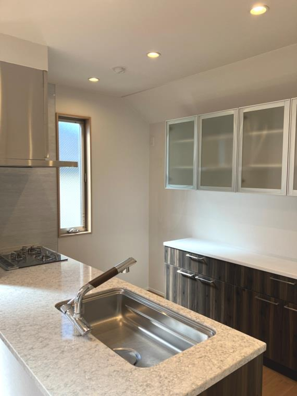 対面式キッチンから16.8帖のLDKを望むことが出来ます。