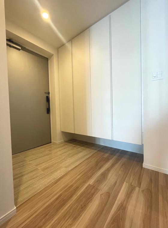 玄関はこちら♪シューズクローゼットは2か所！オシャレは足元から♪お気に入りの靴を並べてみませんか♪