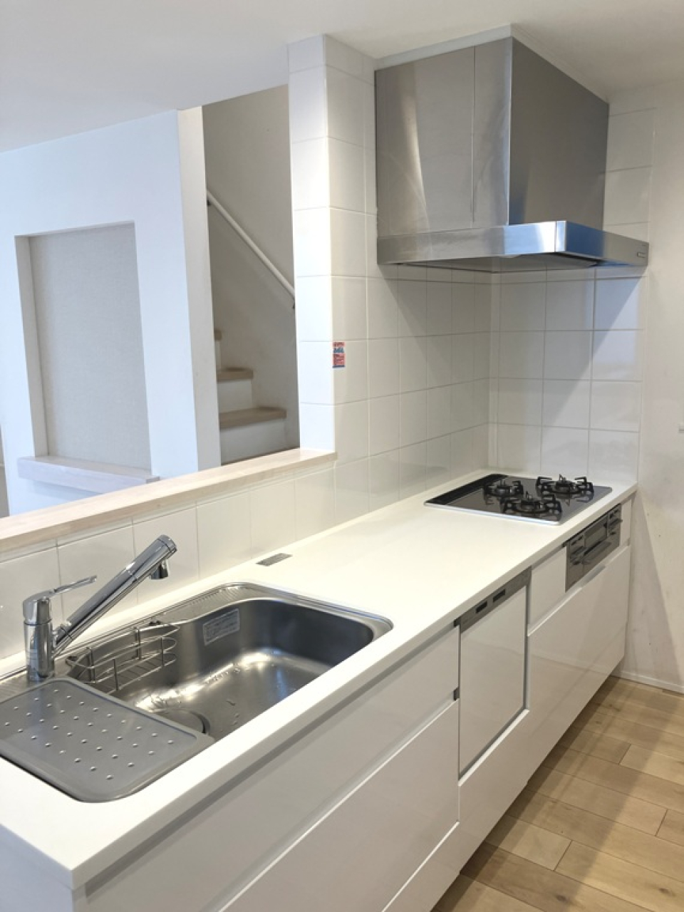 ３口のガスコンロが導入されたキッチン。