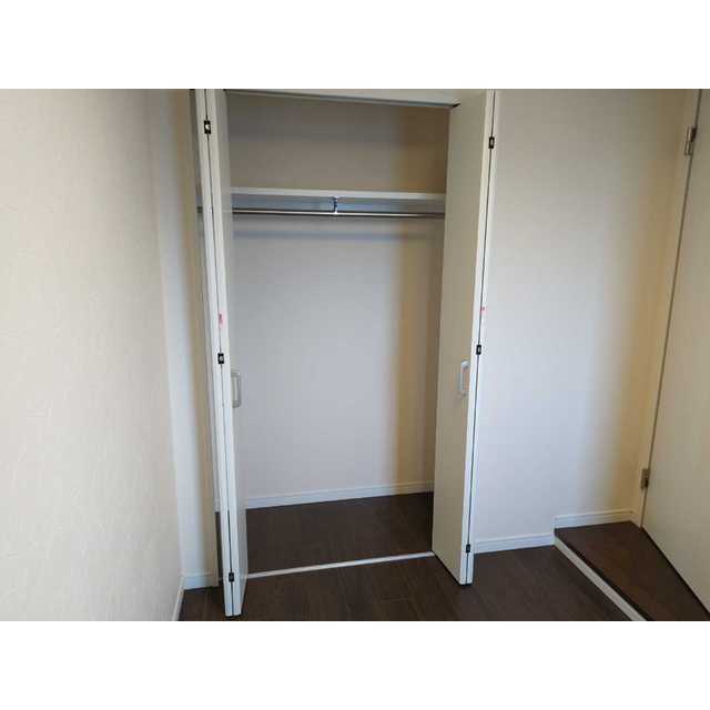 ３帖の洋室にはバルコニーがあります。