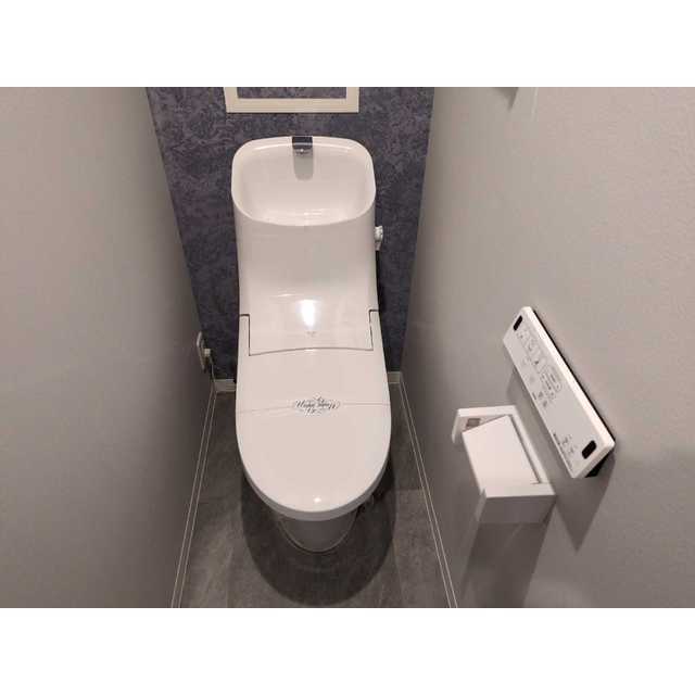 手を洗う水栓がついているトイレです。