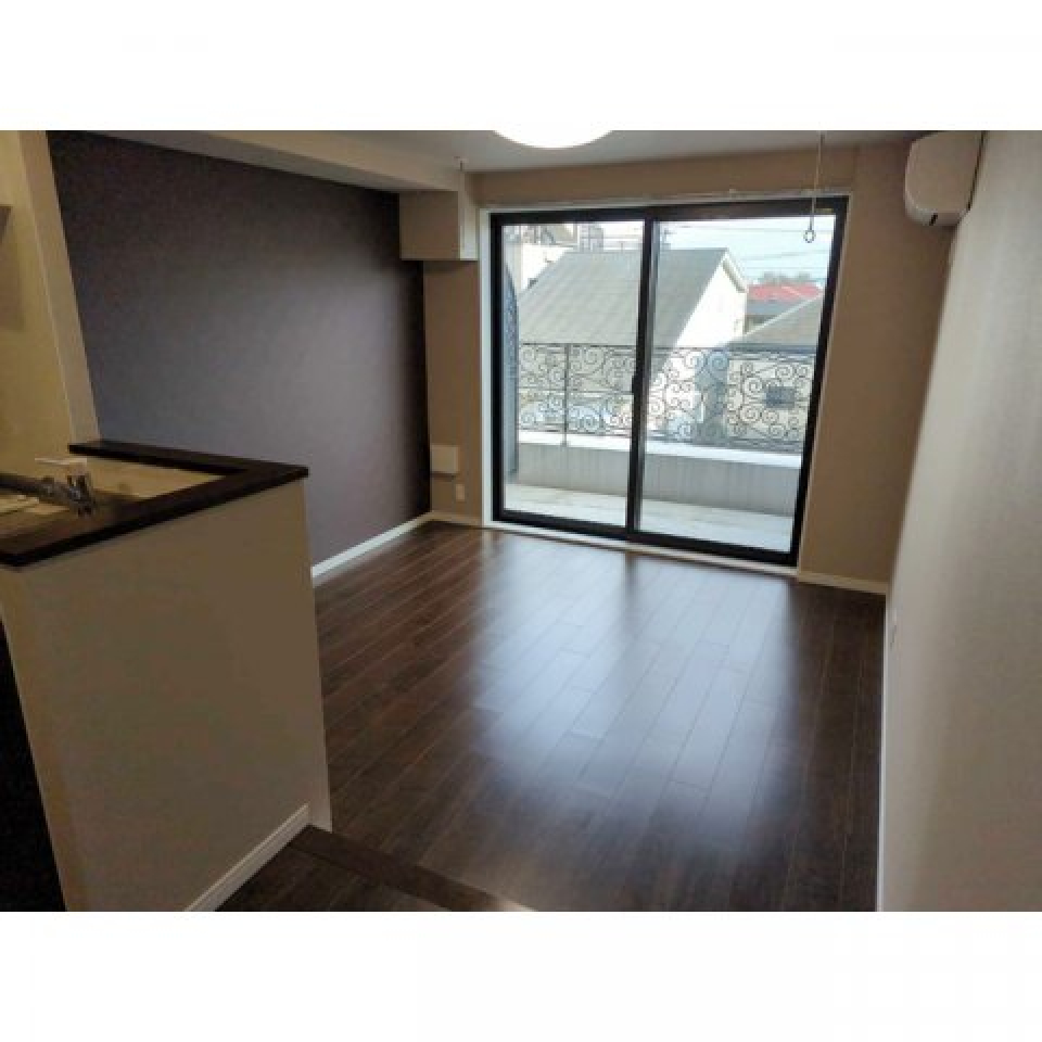 バルコニーへアクセスが出来ます。