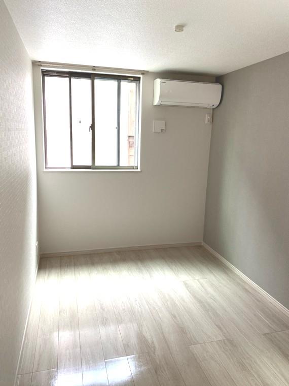 ５．０帖の洋室２つと、６．０帖の洋室があります。