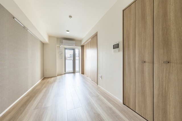 １１．１帖のLDと５．５帖の洋室です。※写真は同タイプ住戸です。