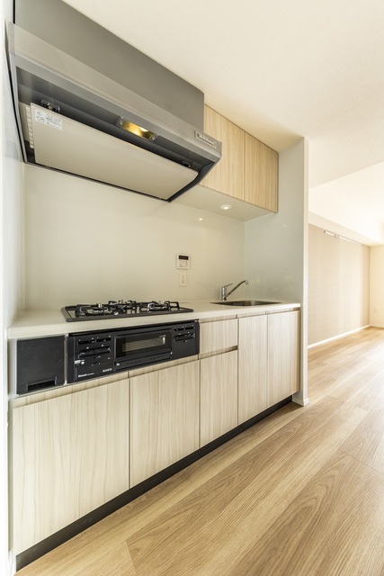 ３口のガスコンロです。※写真は同タイプ住戸です。