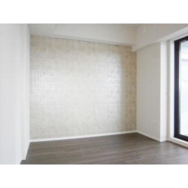 壁紙がワンポイントでカワイイ。※写真は同タイプ住戸です。