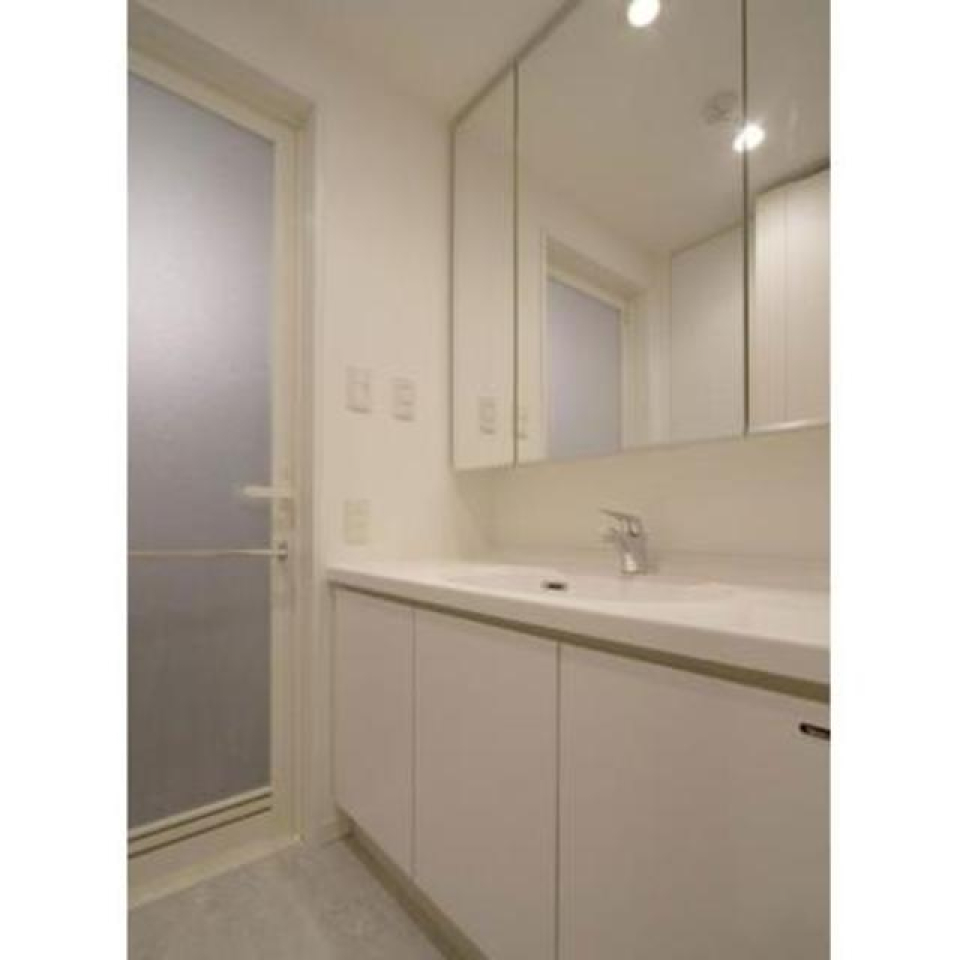 大きな鏡で身支度もるんるん