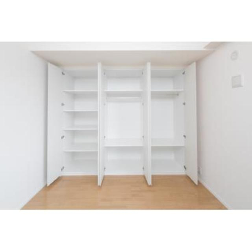 収納を開けた時の様子。※写真は同タイプ住戸です。