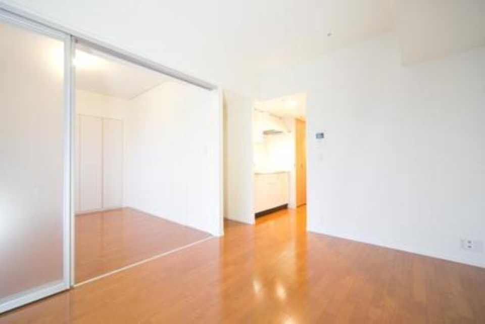 ８．６帖のLDKと５．８帖の洋室のお部屋が広がります。※写真は同タイプ住戸です。