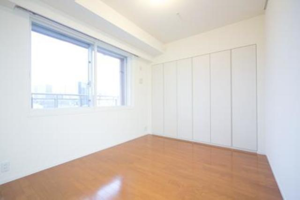 クローゼットがあるので、たくさん収納が出来ますね‼
※写真は同タイプ住戸です。