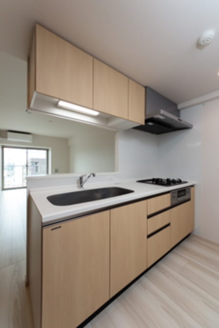 シンクも広々としたキッチン。収納もたくさん出来るキッチンは便利ですよね！
※写真は同タイプ住戸です。