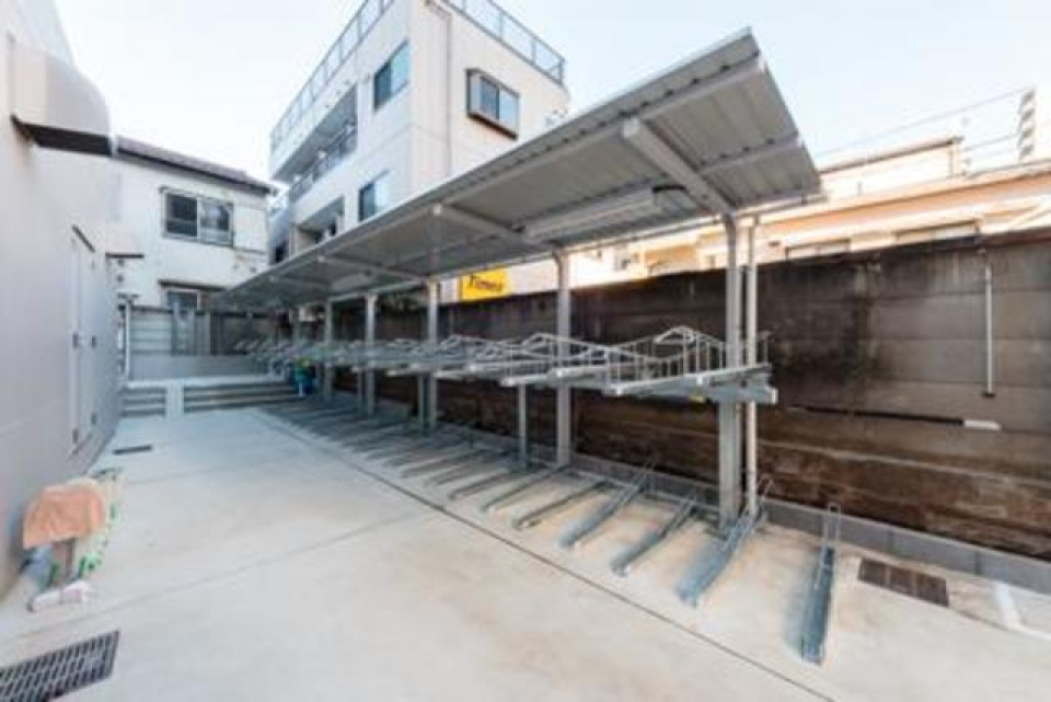 都内では必要な自転車も停める場所、あります。