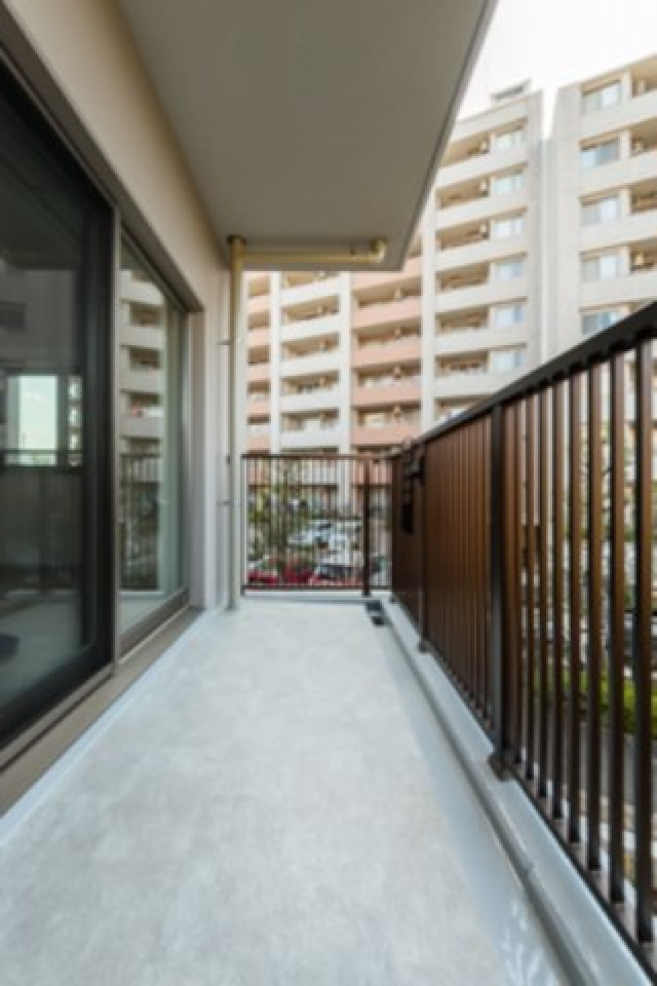 バルコニーを出た時の様子です。※写真は同タイプ住戸です。