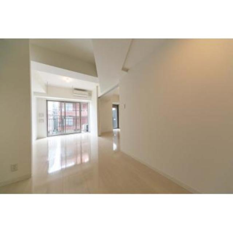 陽当たりがよく、部屋の白さが際立ちます※写真は同タイプ住戸です。