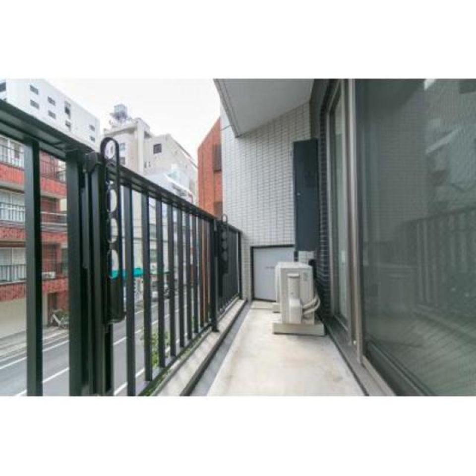 ゆったりとしたバルコニー※写真は同タイプ住戸です。