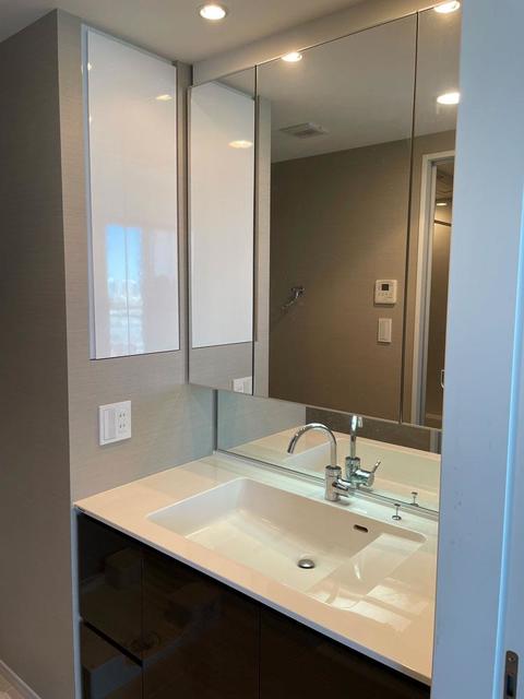 嬉しい独立洗面台。※写真は同タイプ住戸です。