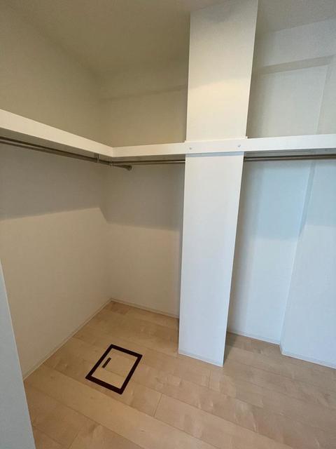 ウォークインクローゼットの様子。※写真は同タイプ住戸です。
