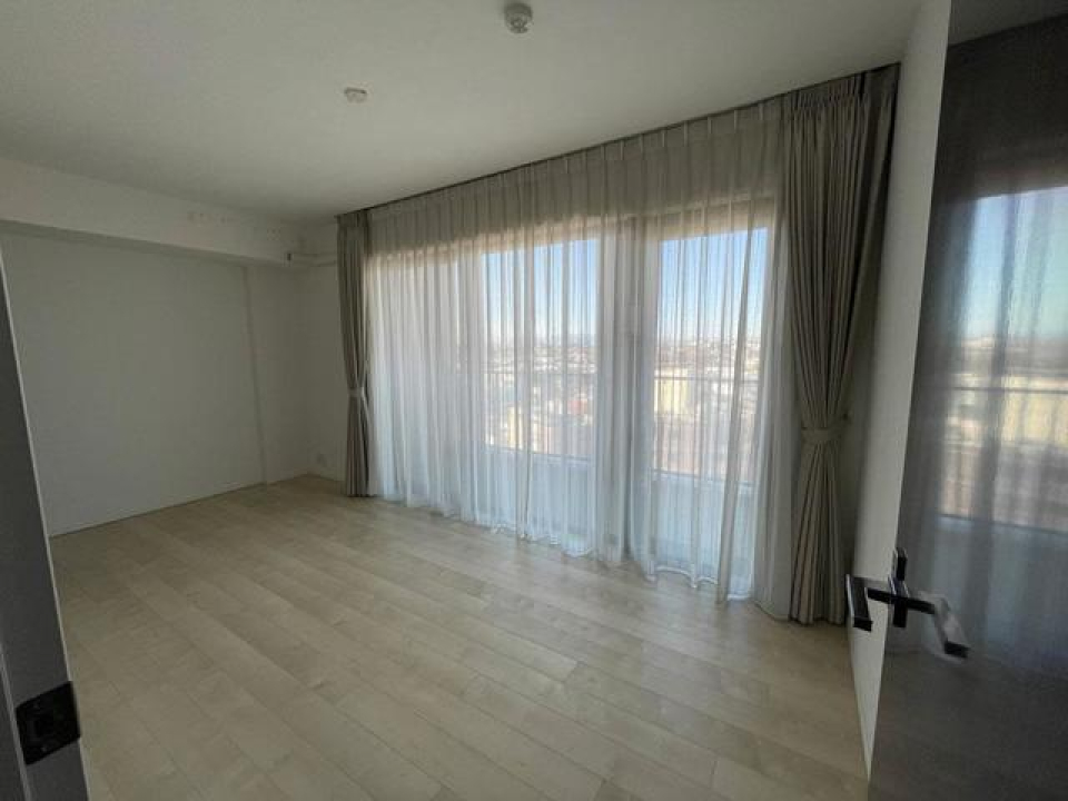 10.1帖のリビングダイニングと8.7帖のベッドルームが広がります。※写真は同タイプ住戸です。