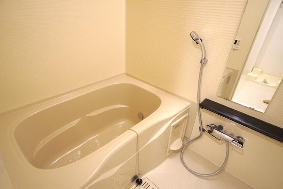 じゃじゃーん！なんとこちらのお部屋サービスルーム付き！ここに色々物を詰め込めそうです！
※写真は同タイプ住戸です。