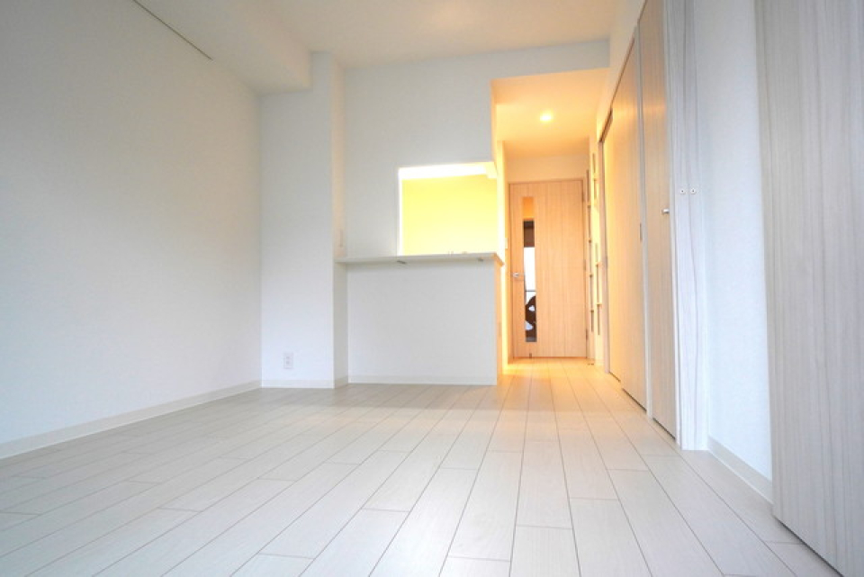 洗面台は快適に使用できる広々とした造りに！大きな鏡も朝の支度に便利ですよね♪
※写真は同タイプ住戸です。