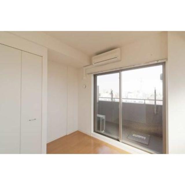 洋室からバルコニーにアクセスが出来ます。※写真は同タイプ住戸です。