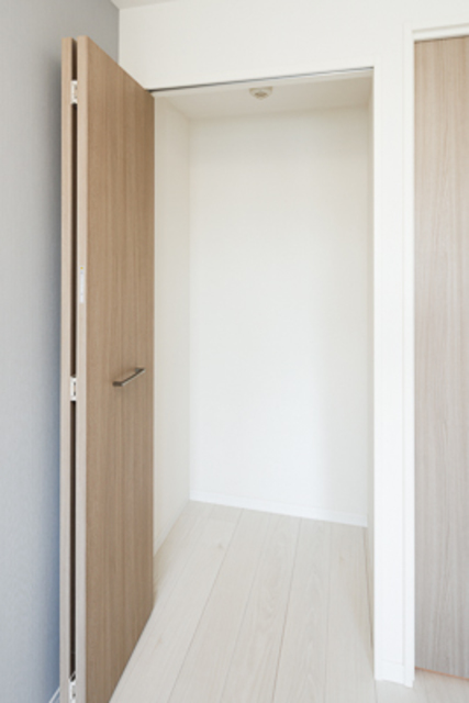 ここにも収納！1Kにここまで収納があるのは嬉しいですよね！
※写真は同タイプ住戸です。