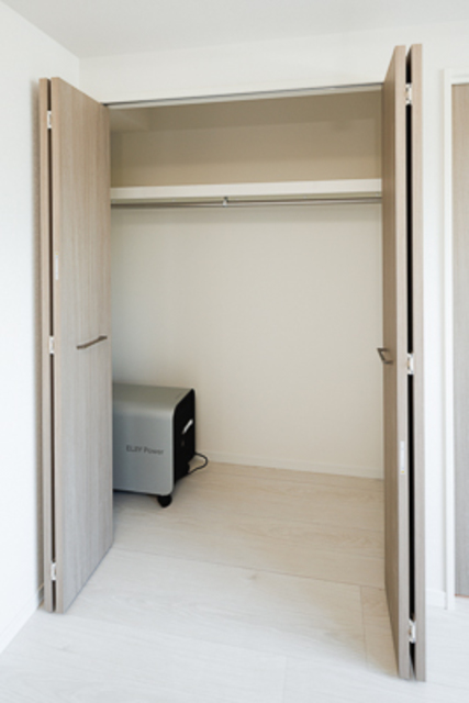 収納は、奥行きがあるので、ここに布団敷いて寝れちゃうかもしれません。でも寝ないで下さい。体痛めます。
※写真は同タイプ住戸です。