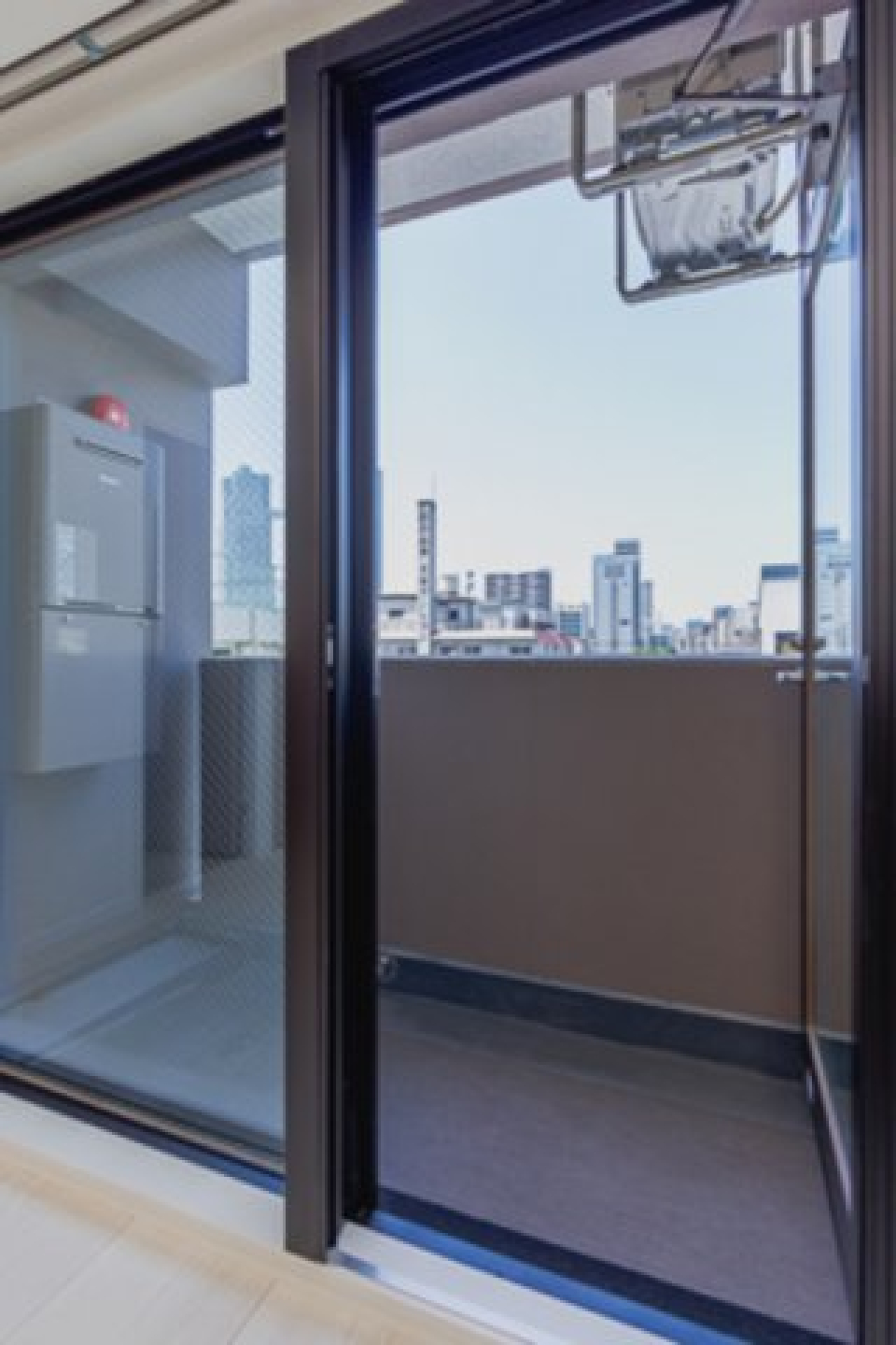 ベランダは椅子が置けちゃうかも！？朝から優雅にコーヒーを飲むのもいいですね♪
※写真は同タイプ住戸です。