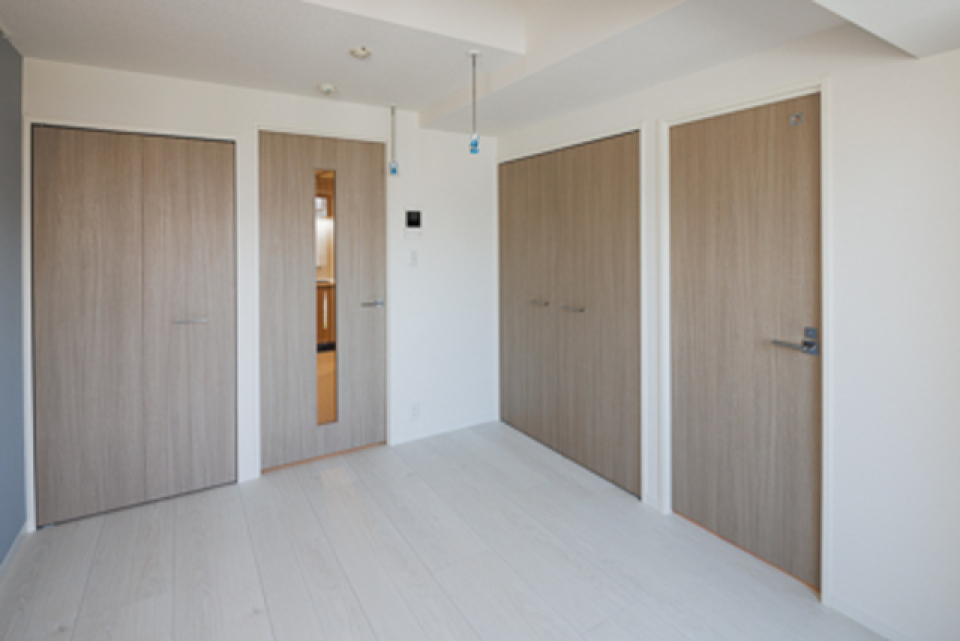 1K、6.8帖の落ち着いた雰囲気のお部屋です！エアコン完備の収納場所が2つもあるお部屋です！

※写真は同タイプ住戸です。