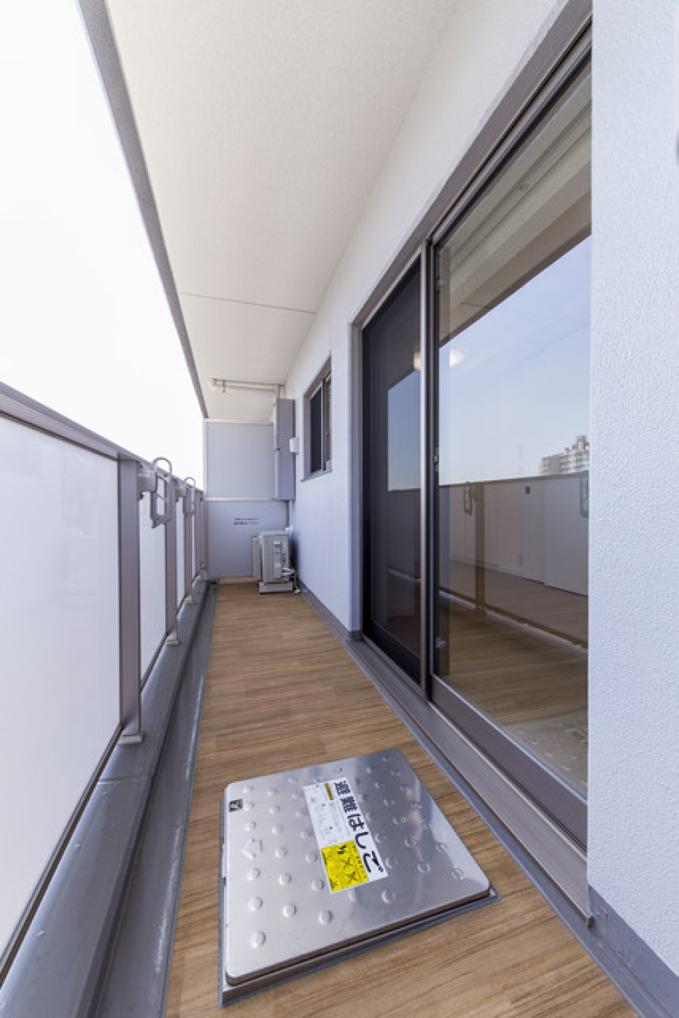 バルコニーの様子。※写真は同タイプ住戸です。